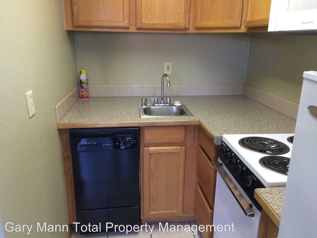 503 Beech St - Photo 2 of 15