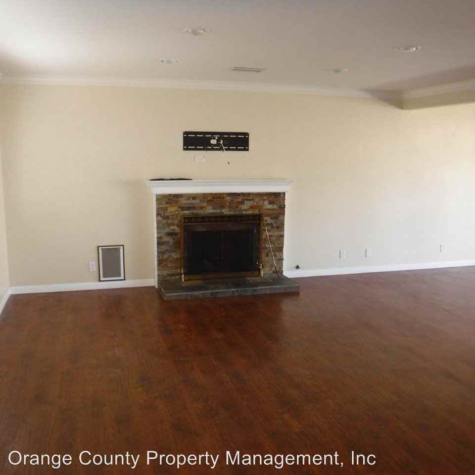 701 E 20th St - Photo 2 of 14