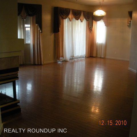 7975 Dersingham Dr - Photo 3 of 9