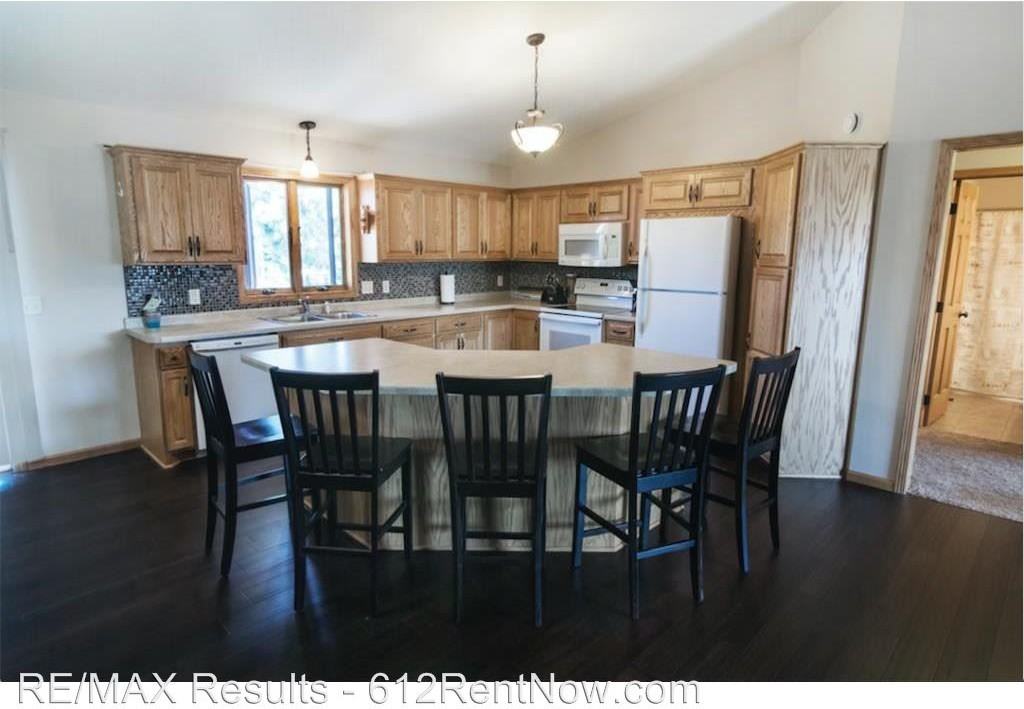 3208 12th Ave N - Photo 3 of 16