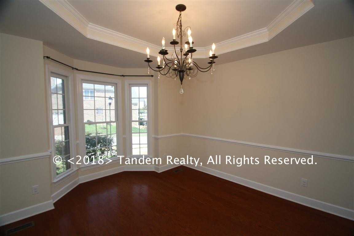 405 Caledonian Ct - Photo 3 of 36