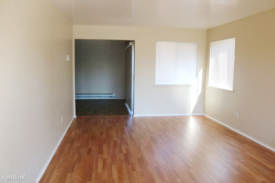 10061 Lincoln Village Dr - Photo 3 of 5