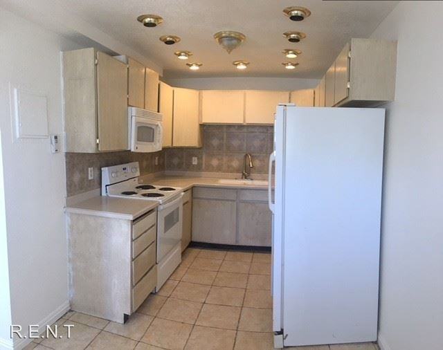 735 W Carter Dr. - Photo 2 of 3