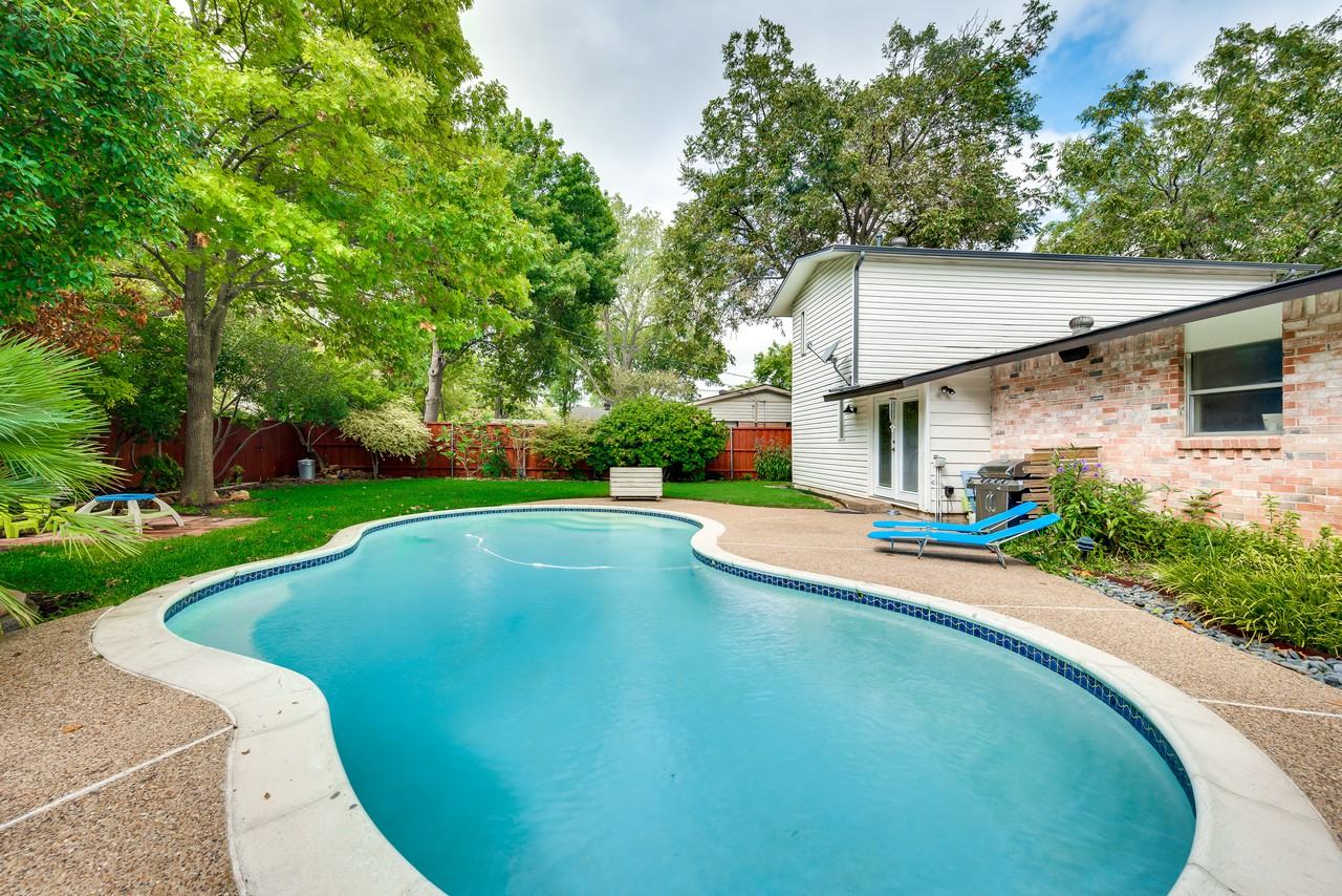 403 Salem Drive - Photo 2 of 16