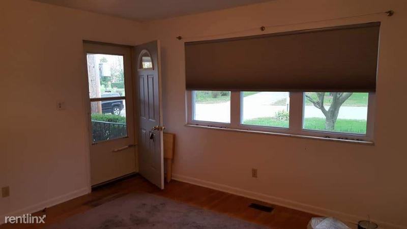 313 Wilson Dr - Photo 2 of 4