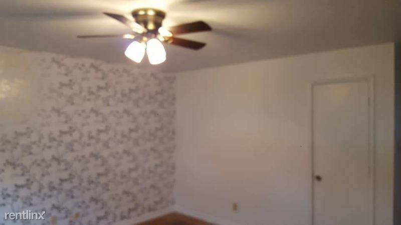 313 Wilson Dr - Photo 3 of 4