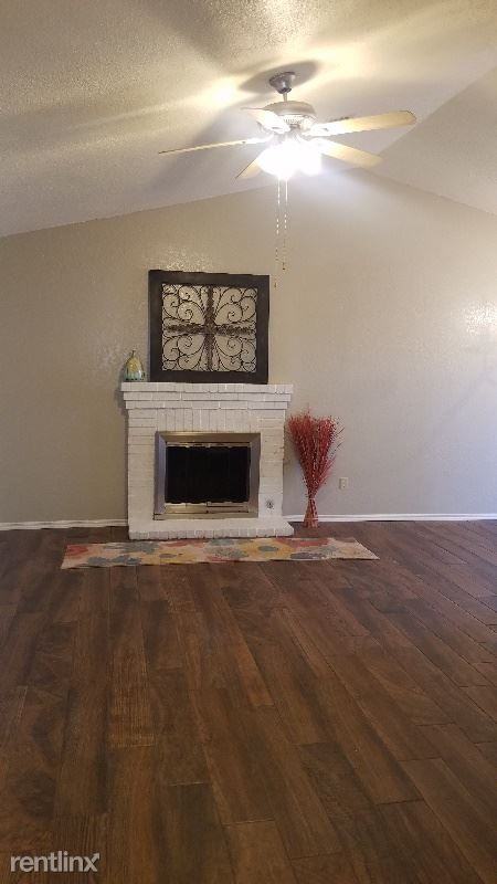 6705 NW 124th St - Photo 2 of 10