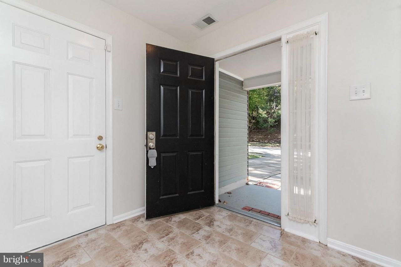 10352 College Square - Photo 3 of 40