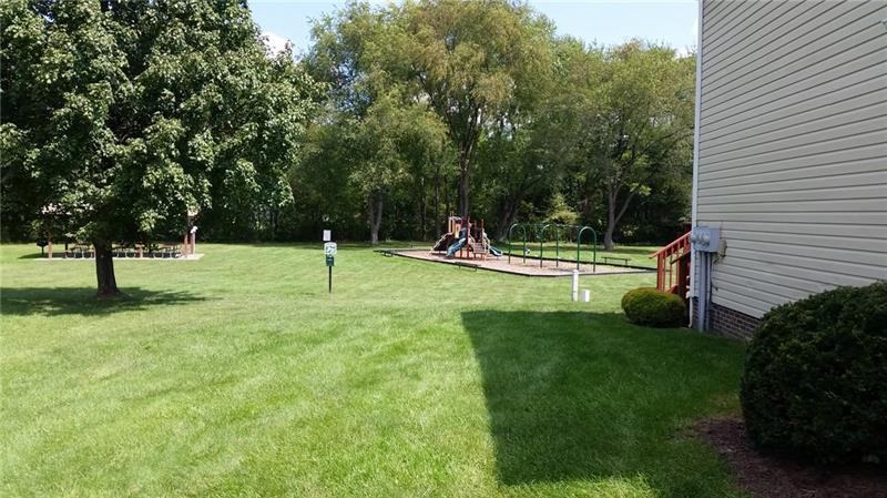 259 Clearbrook Ct - Photo 2 of 11