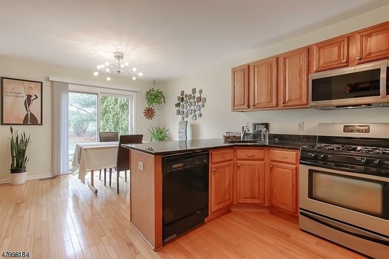 11 Schindler Ct - Photo 3 of 22