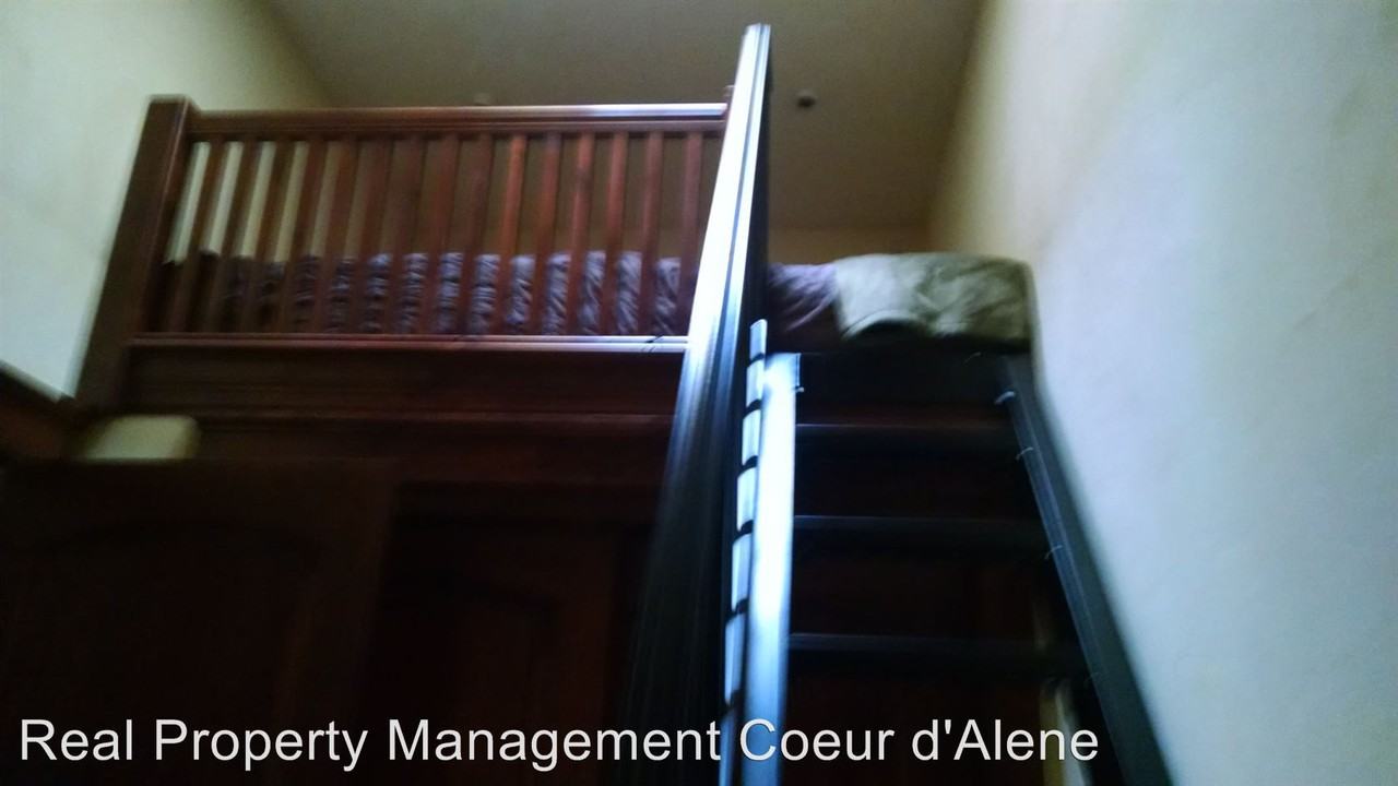 105 N 1st St - Photo 3 of 18