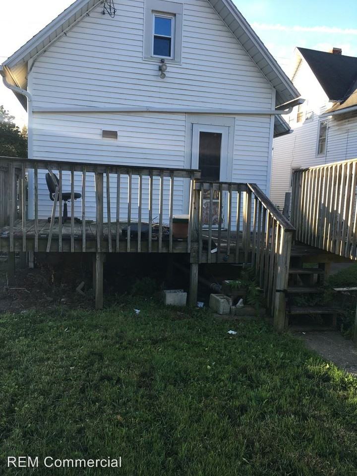 411 Tyler St - Photo 2 of 10