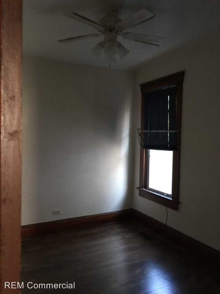 411 Tyler St - Photo 3 of 10