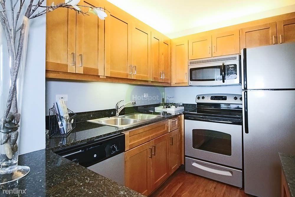 215 N State St - Photo 2 of 10