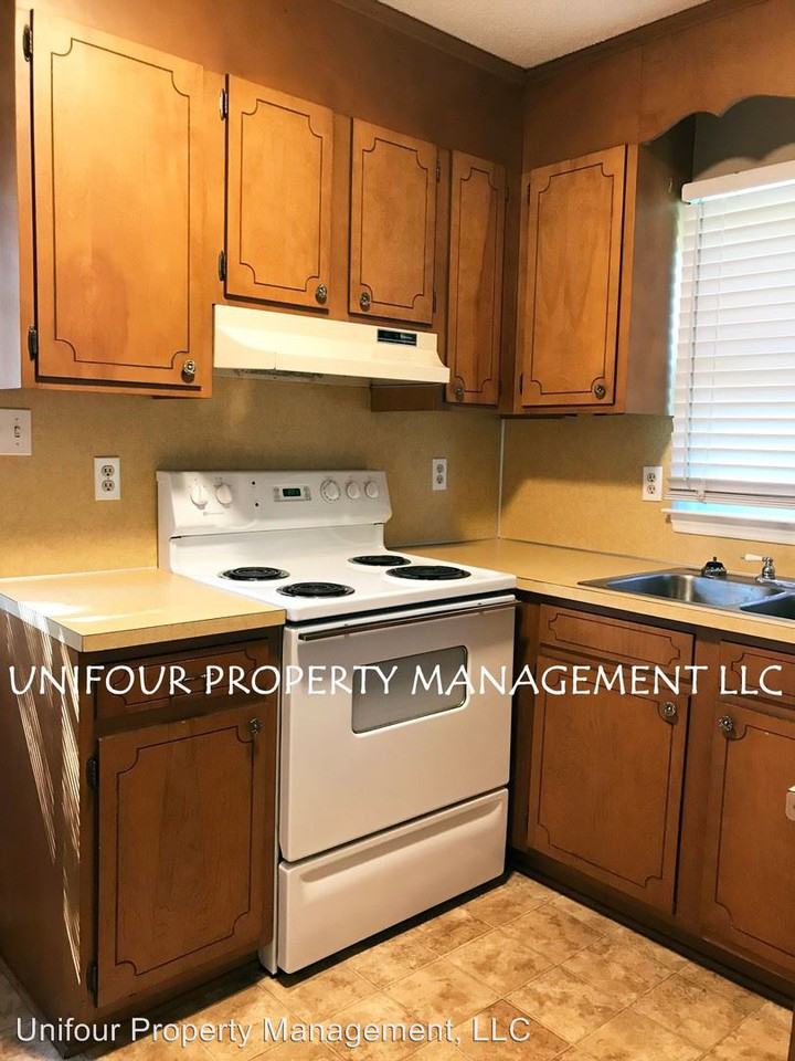 5576 Hillside Ct - Photo 2 of 31