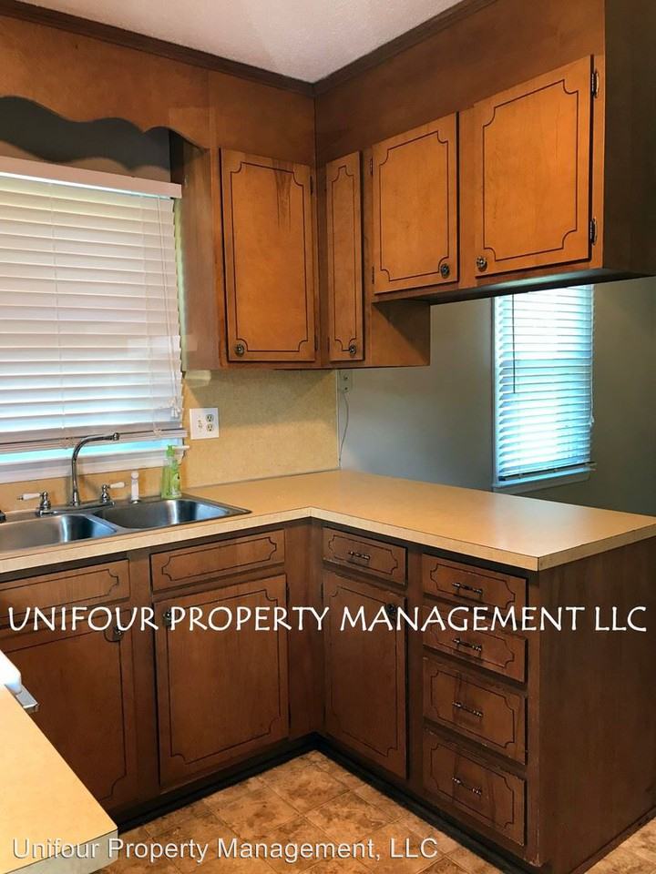 5576 Hillside Ct - Photo 3 of 31