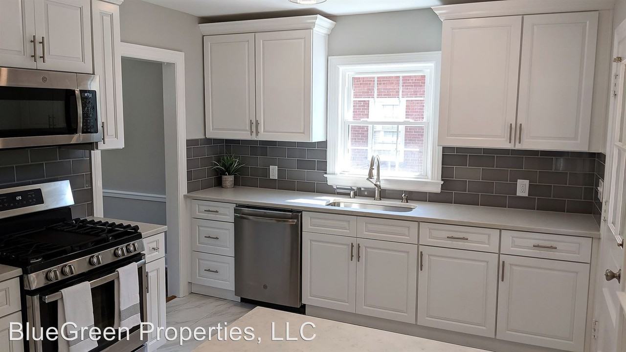 312 Chenoweth Ln - Photo 2 of 34