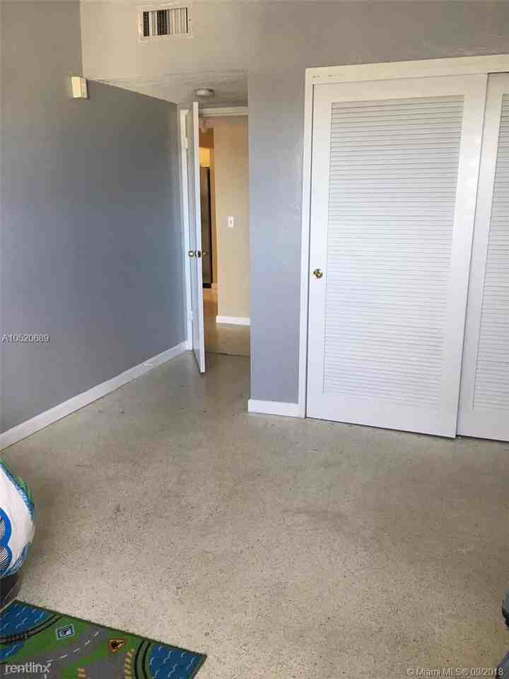 9700 E Bay Harbor Dr - Photo 2 of 7