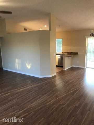 1810 SE Pinewood Trail - Photo 2 of 7