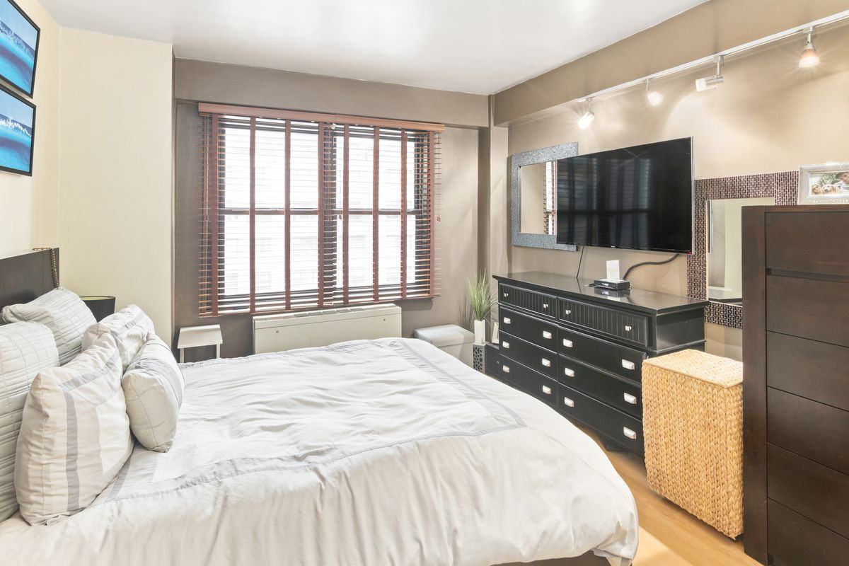 2nd Ave & E 57th St #17-G - Photo 2 of 5
