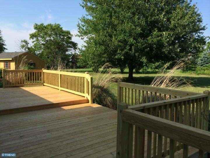 112 Stephen Dr - Photo 3 of 10