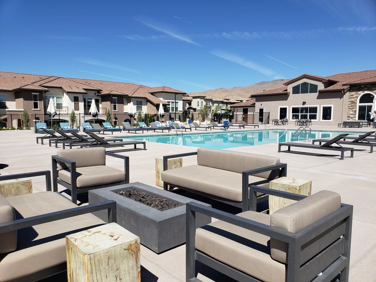 VIDA LUXURY APARTMENTS - Photo 2 of 14