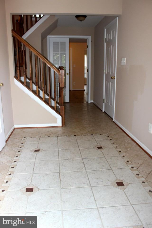 10168 Elgin Way - Photo 2 of 30
