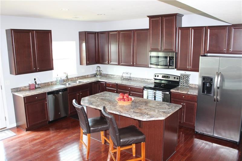 1005 Grey Fox Cir - Photo 2 of 24