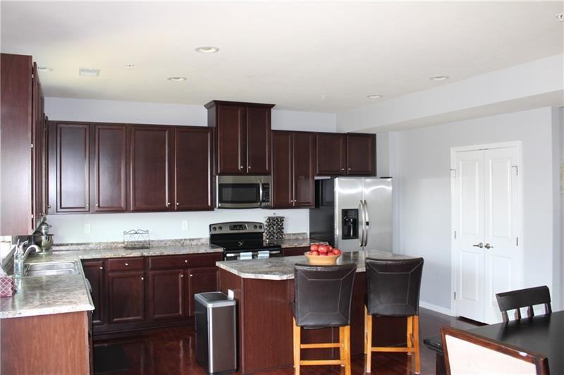 1005 Grey Fox Cir - Photo 3 of 24