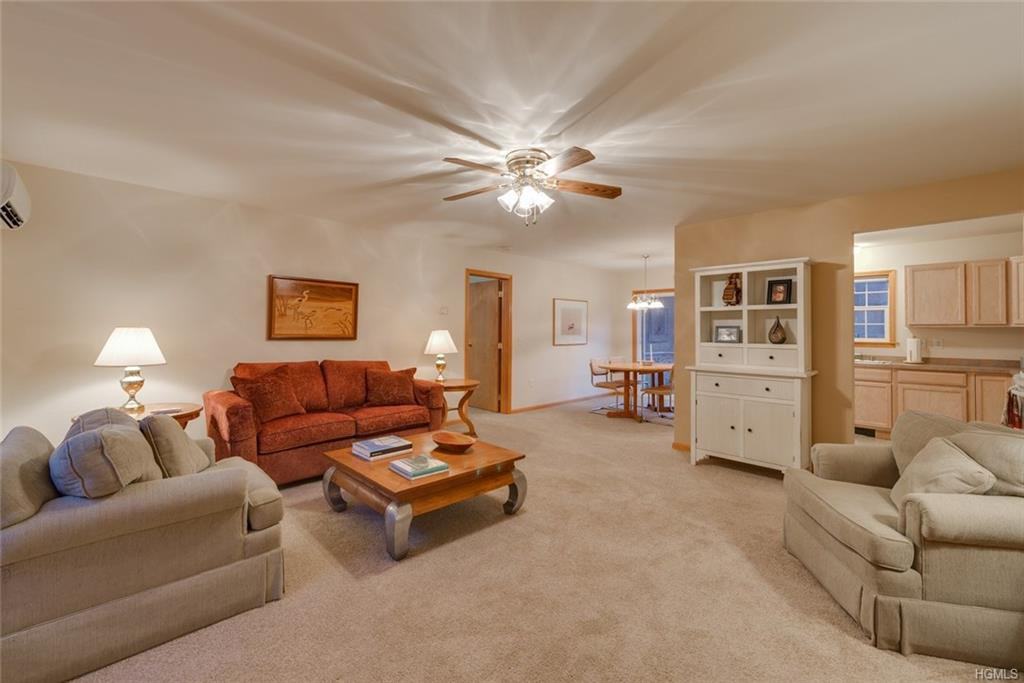 40 Walmer Ln - Photo 2 of 11