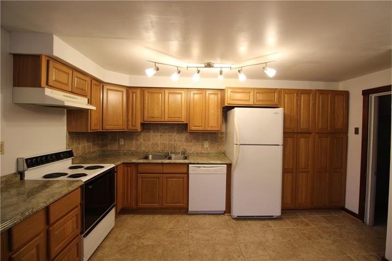 636 Valley St - Photo 2 of 17