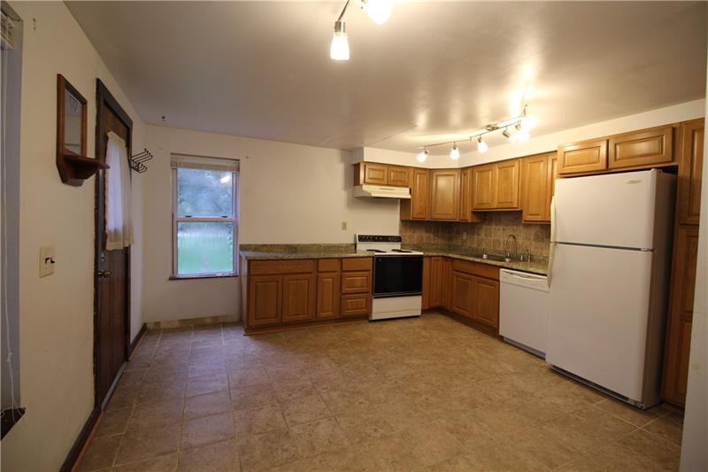 636 Valley St - Photo 3 of 17