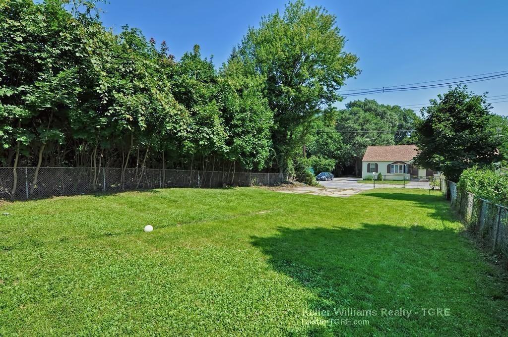 508 Rollstone St #2 - Photo 3 of 11