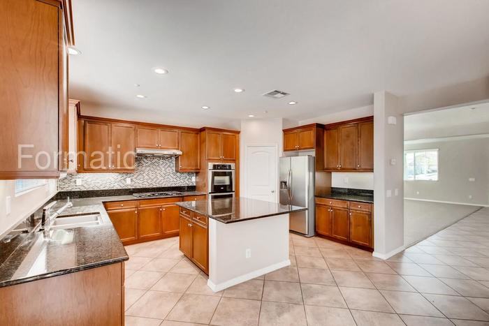 4973 Glenwood Ave - Photo 3 of 17