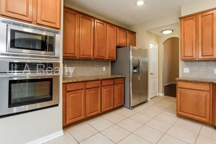 1995 Kingston Cove - Photo 2 of 9