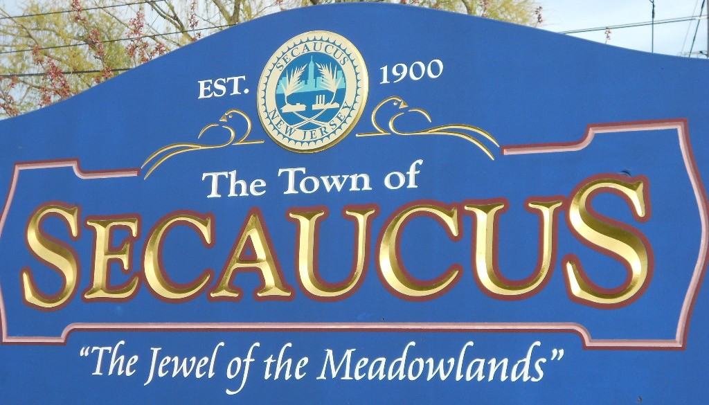 733 Chestnut St - Photo 3 of 6