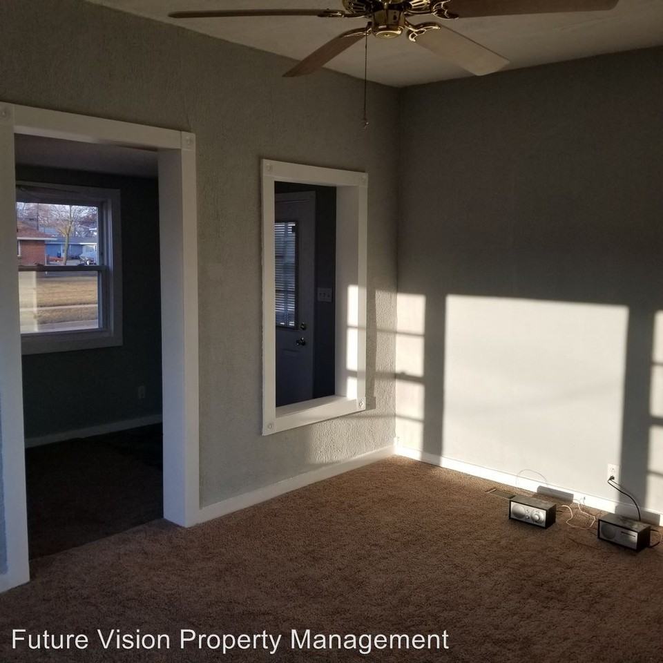 535 E Division St - Photo 2 of 6