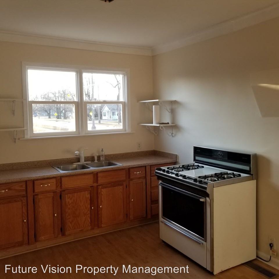 535 E Division St - Photo 3 of 6