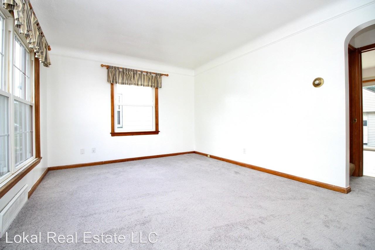 7513 Traymore Ave - Photo 3 of 20