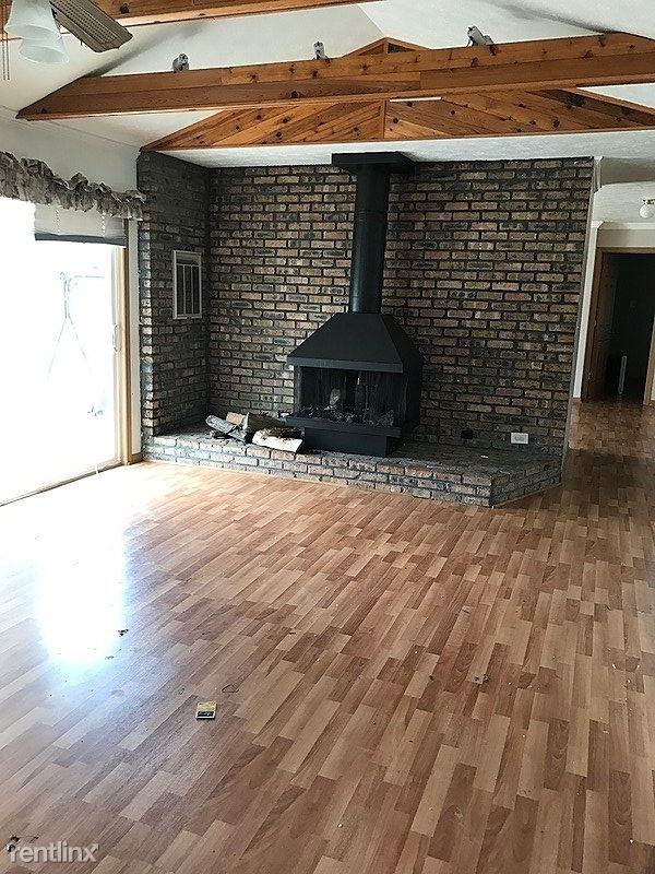 8326 Shore Dr - Photo 2 of 12