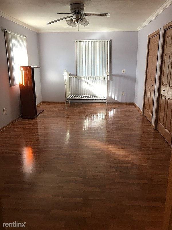 8326 Shore Dr - Photo 3 of 12