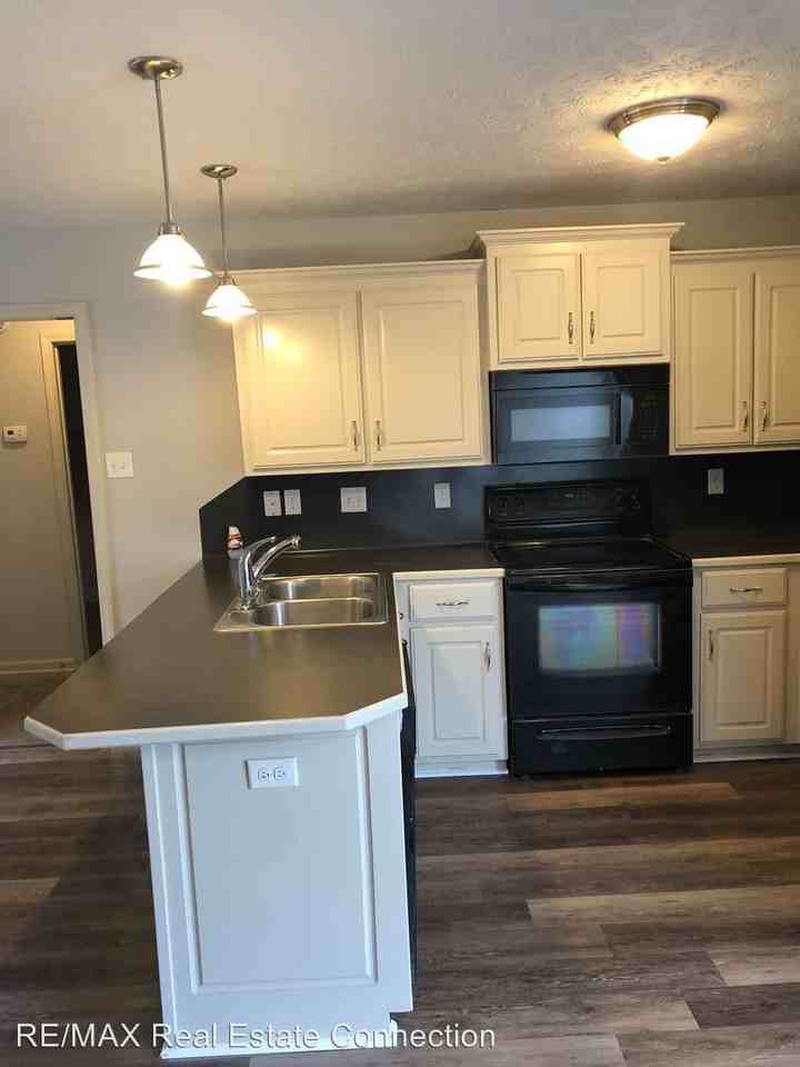 116 Peach St - Photo 3 of 9