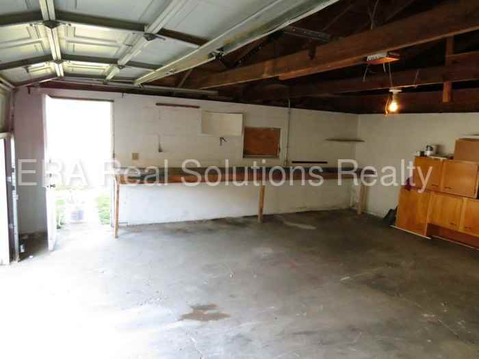 1022 Wedgewood Dr - Photo 3 of 21