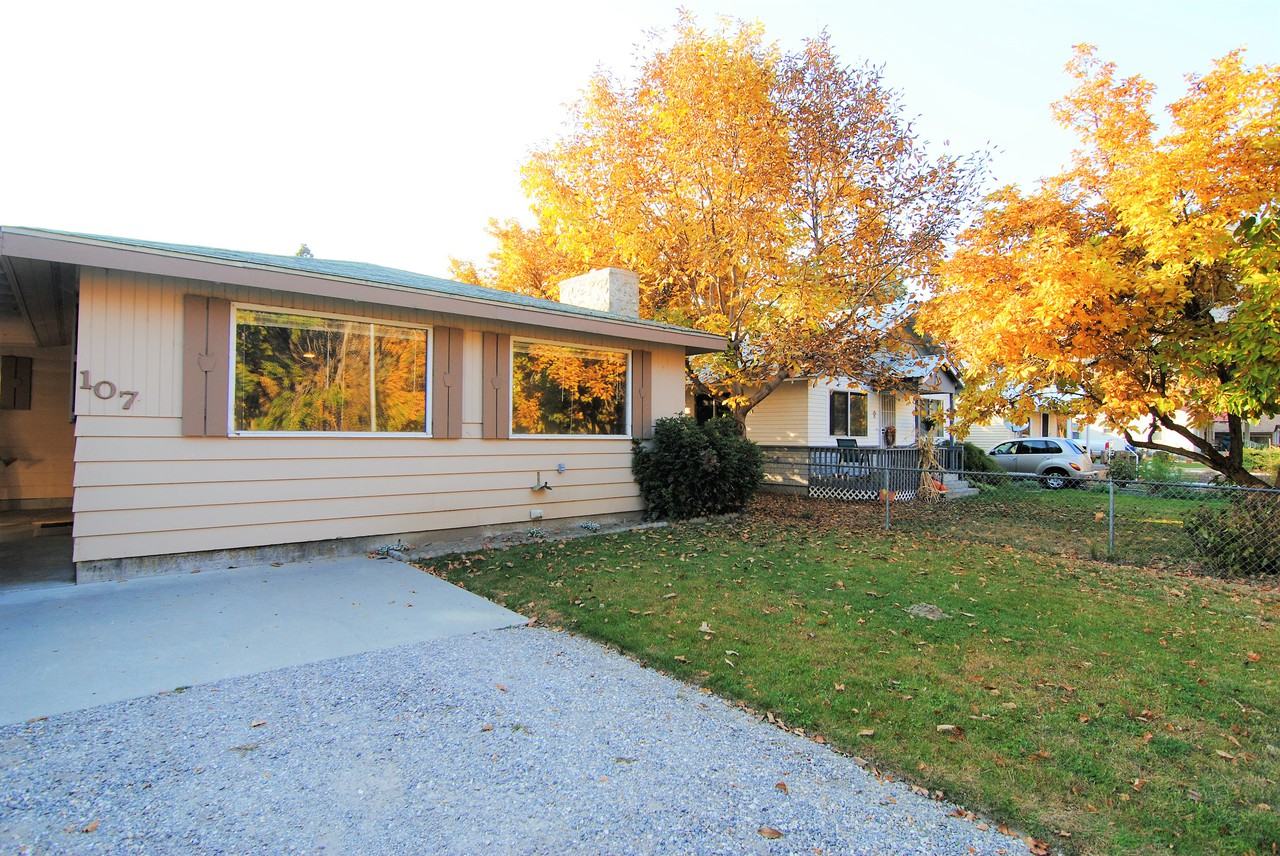 107 Riverfront Dr - Photo 2 of 37