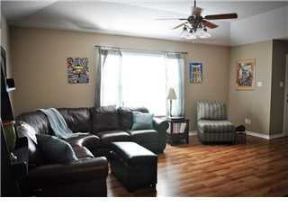 8388 Oak Pointe Ct - Photo 3 of 12