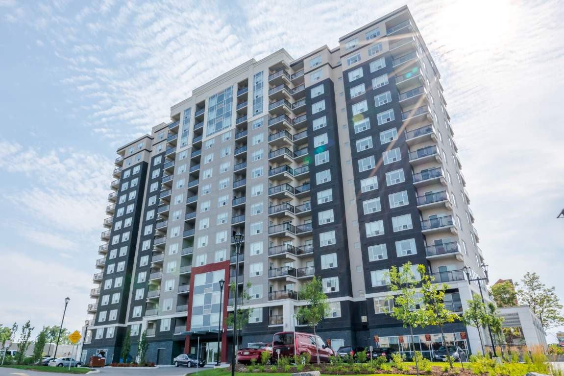 212 Davis Apartments 212 Davis Dr, Newmarket, ON L3Y 0C2 with 2