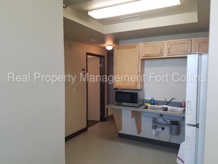 2075 Venture Dr - Photo 2 of 5