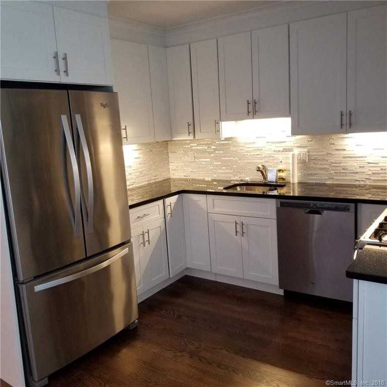 85 Franklin St - Photo 3 of 18