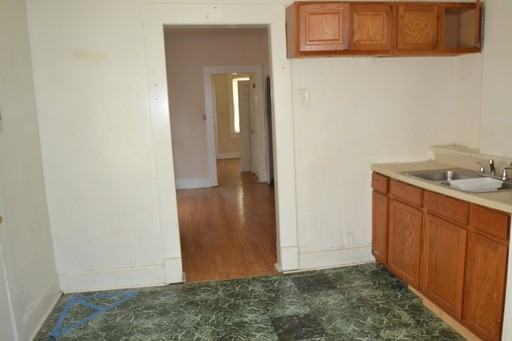 714 Maple St - Photo 3 of 12