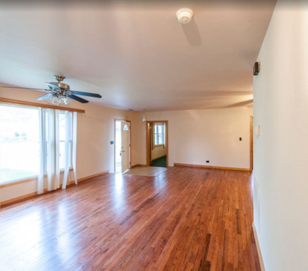 16044 Hamlin Ave - Photo 3 of 11